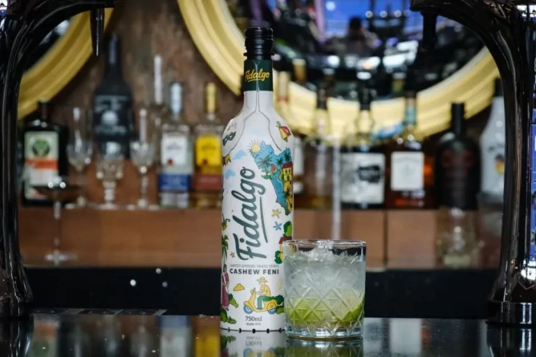 شرکت Frugalpac بطری‌های کاغذی برای نوشیدنی Fidalgo Premium Cashew Feni را تأمین می‌کند