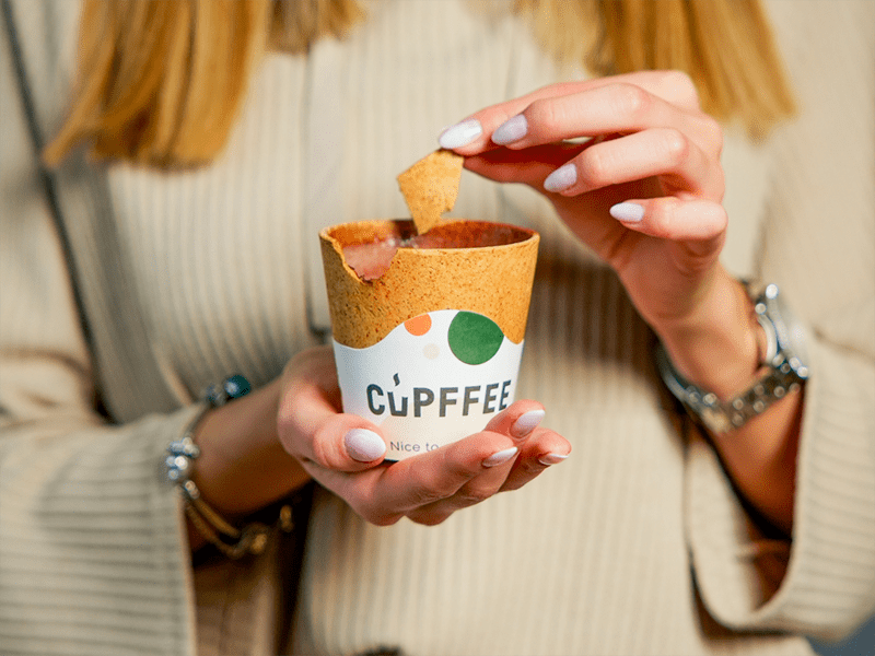 نخستين لیوان قهوه خوردني در جهان جايگزين ظروف SUP مي شود