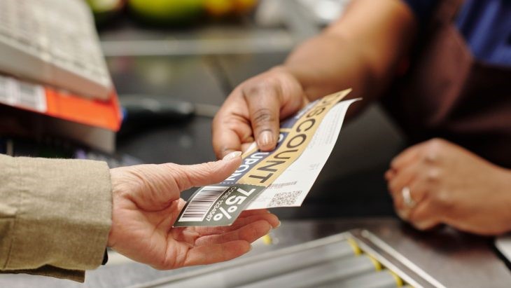 مشتريان کوپن هاي کاغذي را ترجيح مي دهند