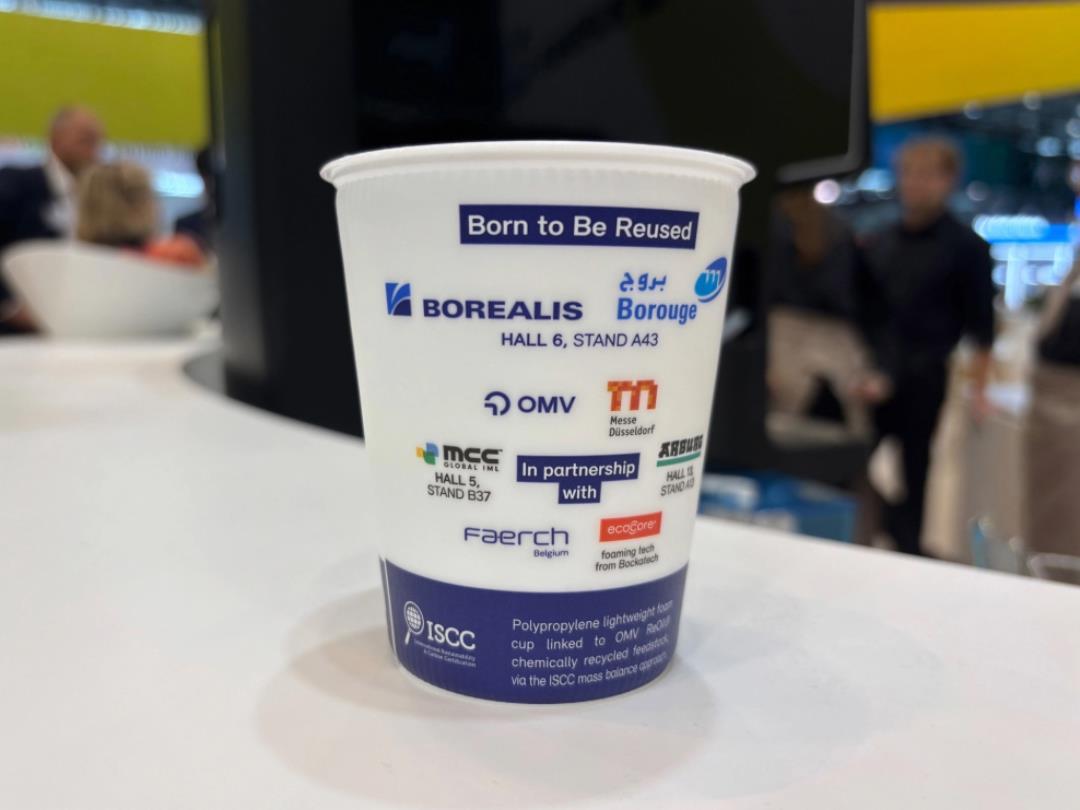 آیا زمان آن رسیده است که همه نمایشگاه‌های تجاری به استفاده از لیوان‌های چندبارمصرف روی بیاورند؟